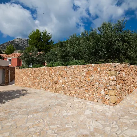 Modern Mediterranean Oasis - 