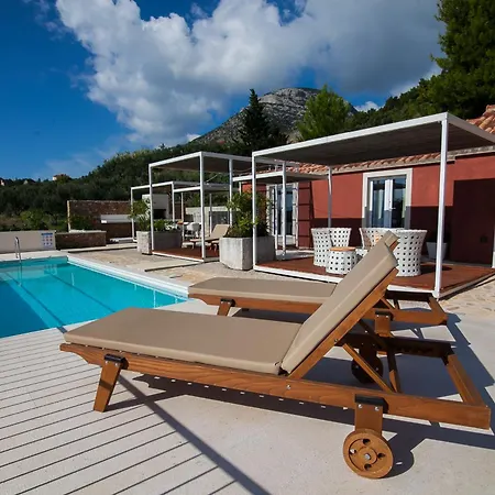 Villa Modern Mediterranean Oasis - 