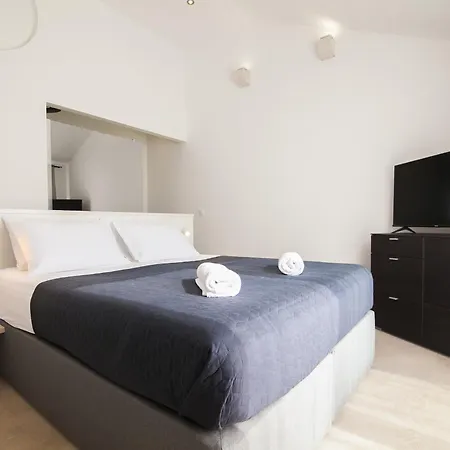 Villa Modern Mediterranean Oasis - 