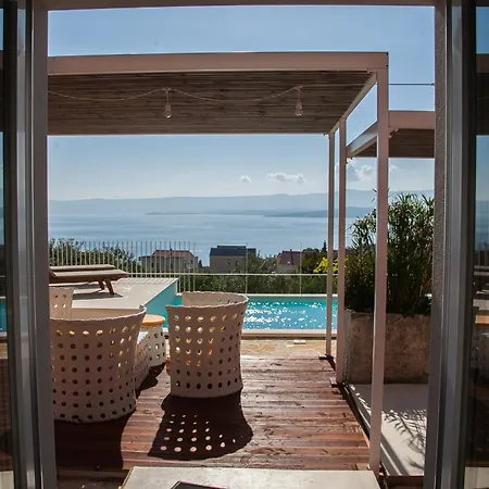 Villa Modern Mediterranean Oasis - 