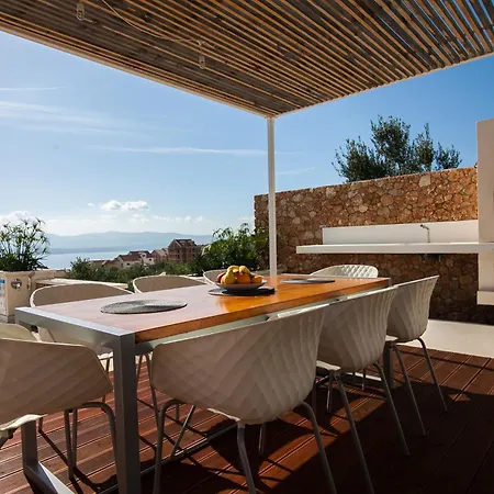 Villa Modern Mediterranean Oasis - 