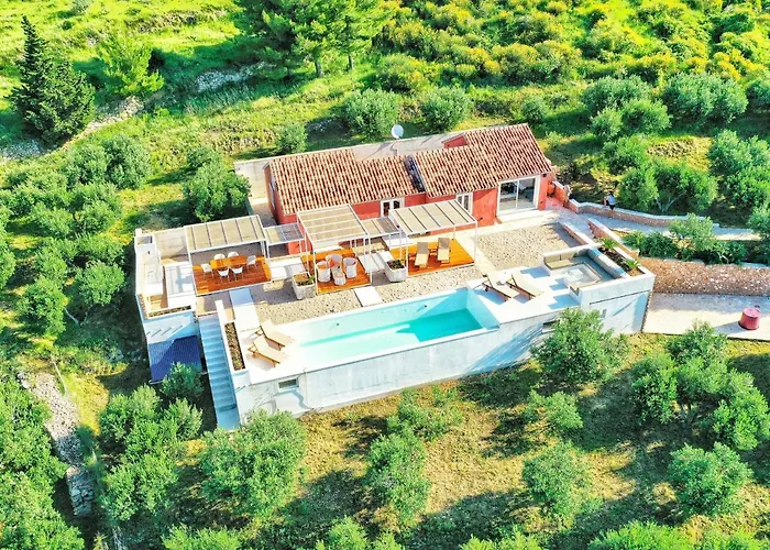 Vila Modern Mediterranean Oasis - 
