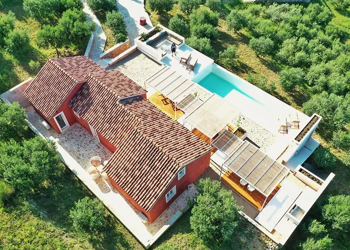 Vila Modern Mediterranean Oasis - 